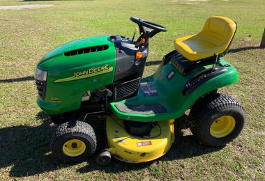 John Deere LA 130 automatic riding mower - RonMowers