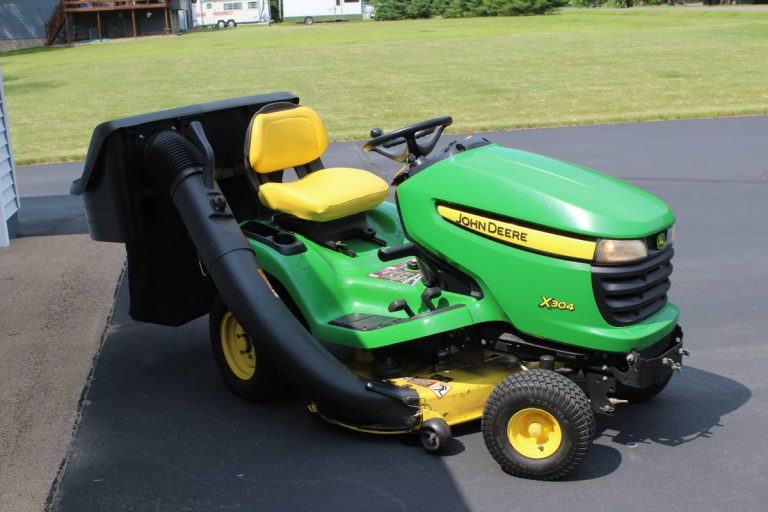 Used John Deere X304 42