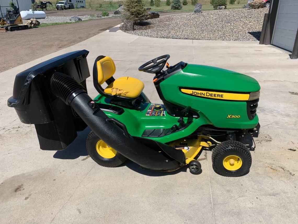 Used John Deere X300 Riding Lawn Mower - RonMowers