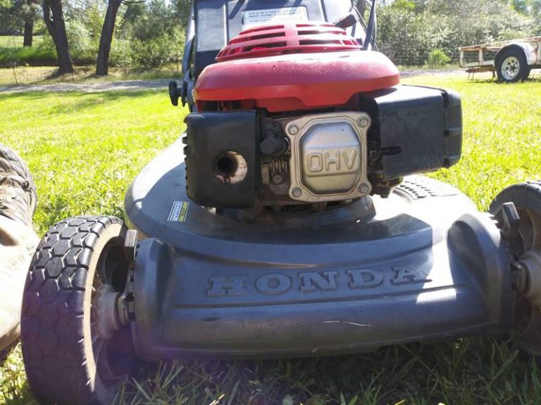 Preowned Honda HR215 Masters Commercial Grade Hydrostatic Lawn Mower