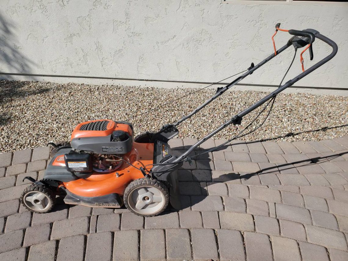 Husqvarna HU800AWDH 4WD Self Propelled Lawn Mower - RonMowers