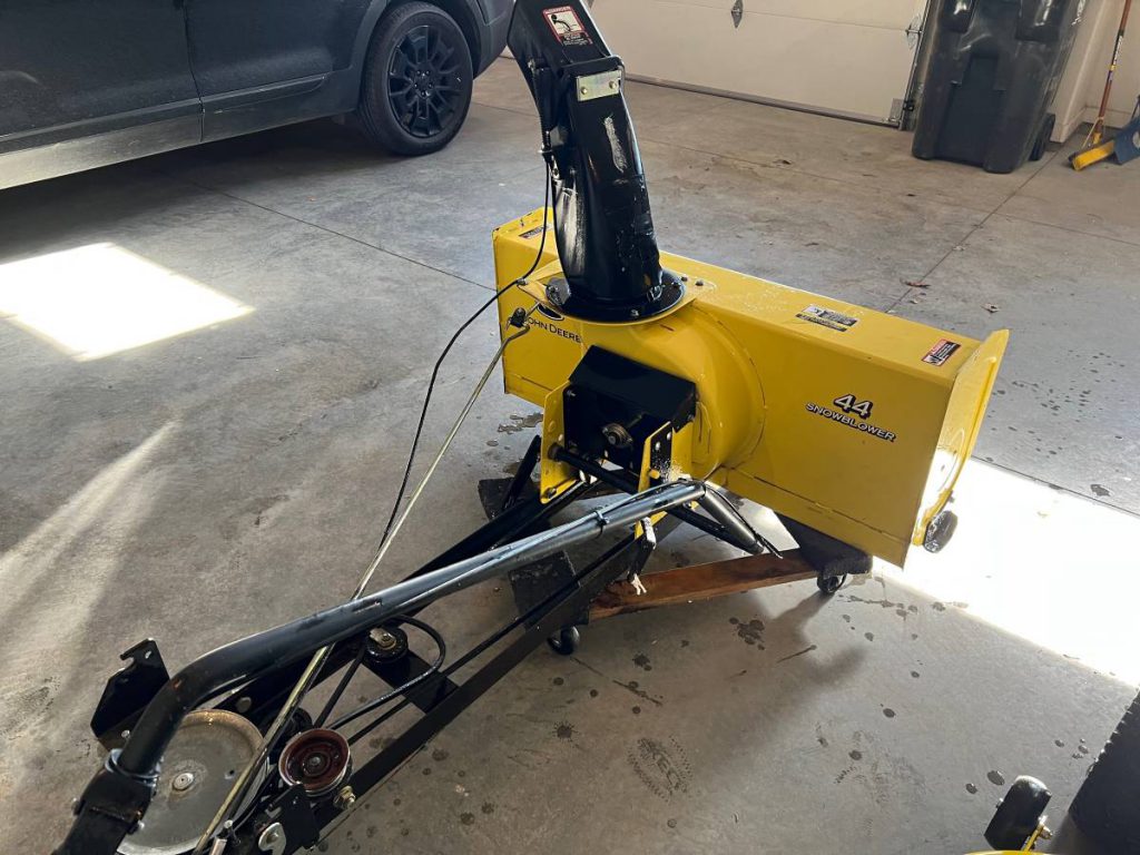 John Deere D130 Riding Lawn Mower And 44 Inch Snow Blower Ronmowers