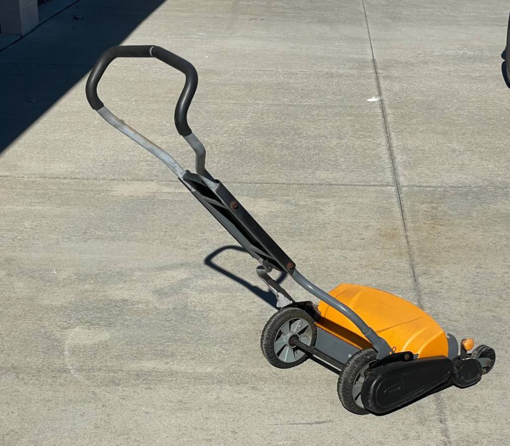 Used Fiskars StaySharp Max Reel Manual Push Lawn Mower for Sale RonMowers