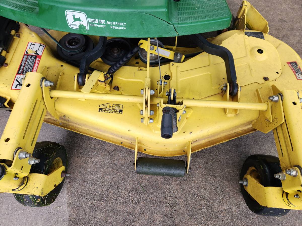 2011 John Deere F525 Riding Lawn Mower with Bagger - RonMowers