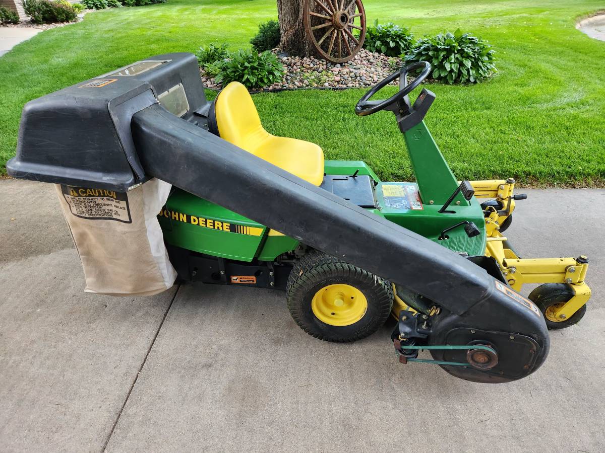 2011 John Deere F525 Riding Lawn Mower with Bagger - RonMowers